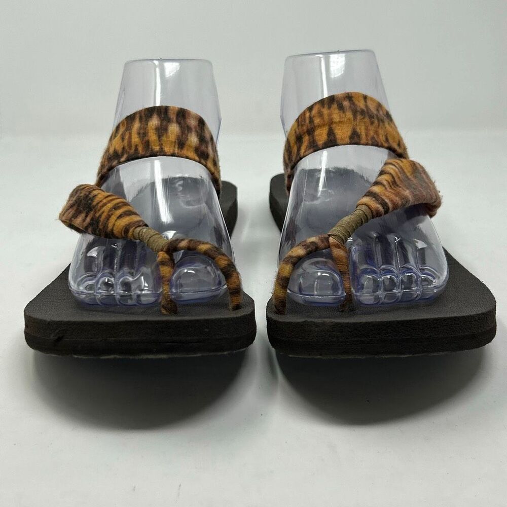 Sanuk Yoga Sling It On Animal Print Women's Sandals Sz 8 Dusty Yellow Flip Flop - Picture 3 of 9